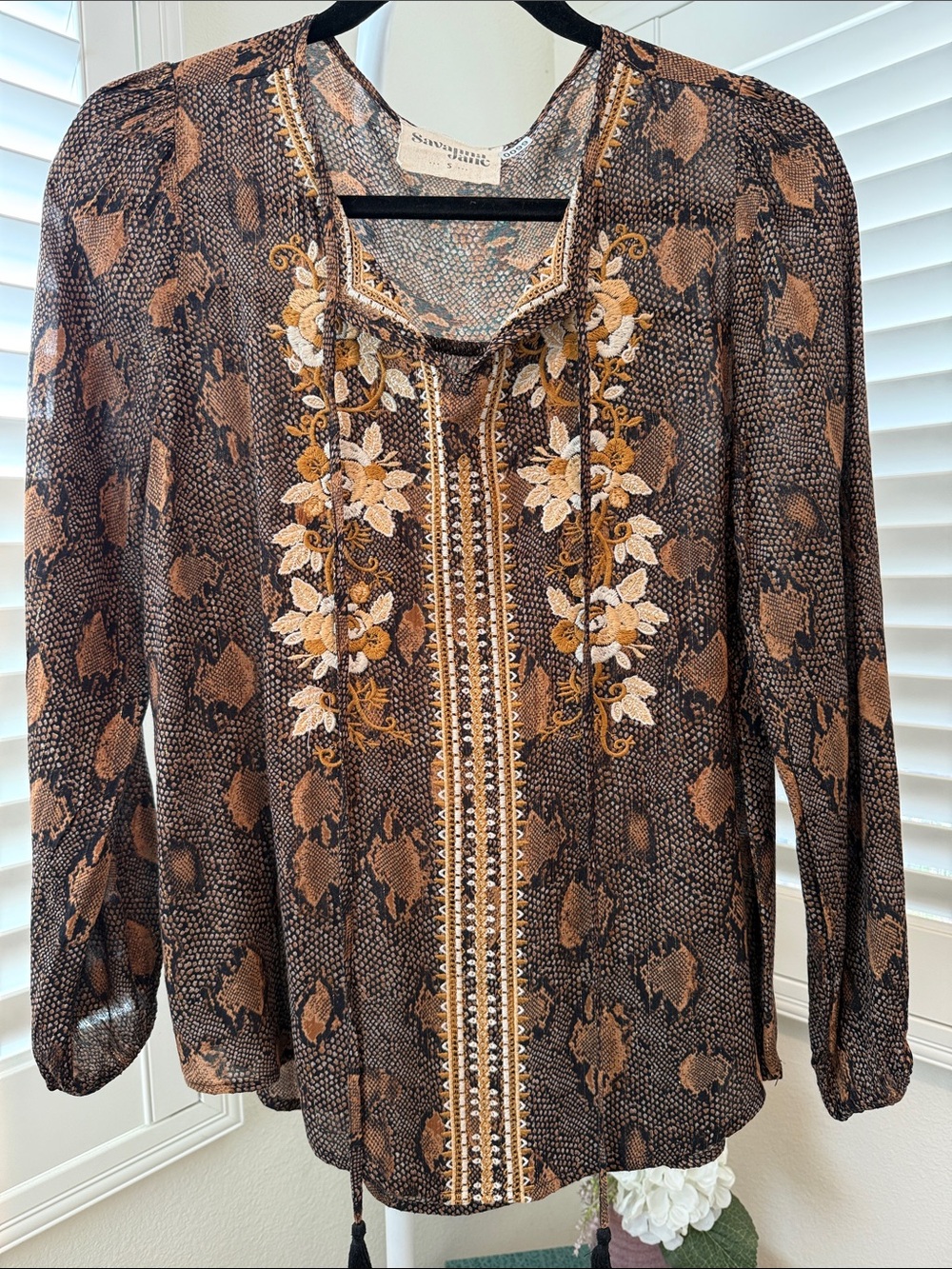 Savanna Jane Brown Floral Embroidered Peasant Blouse long sleeve, size small